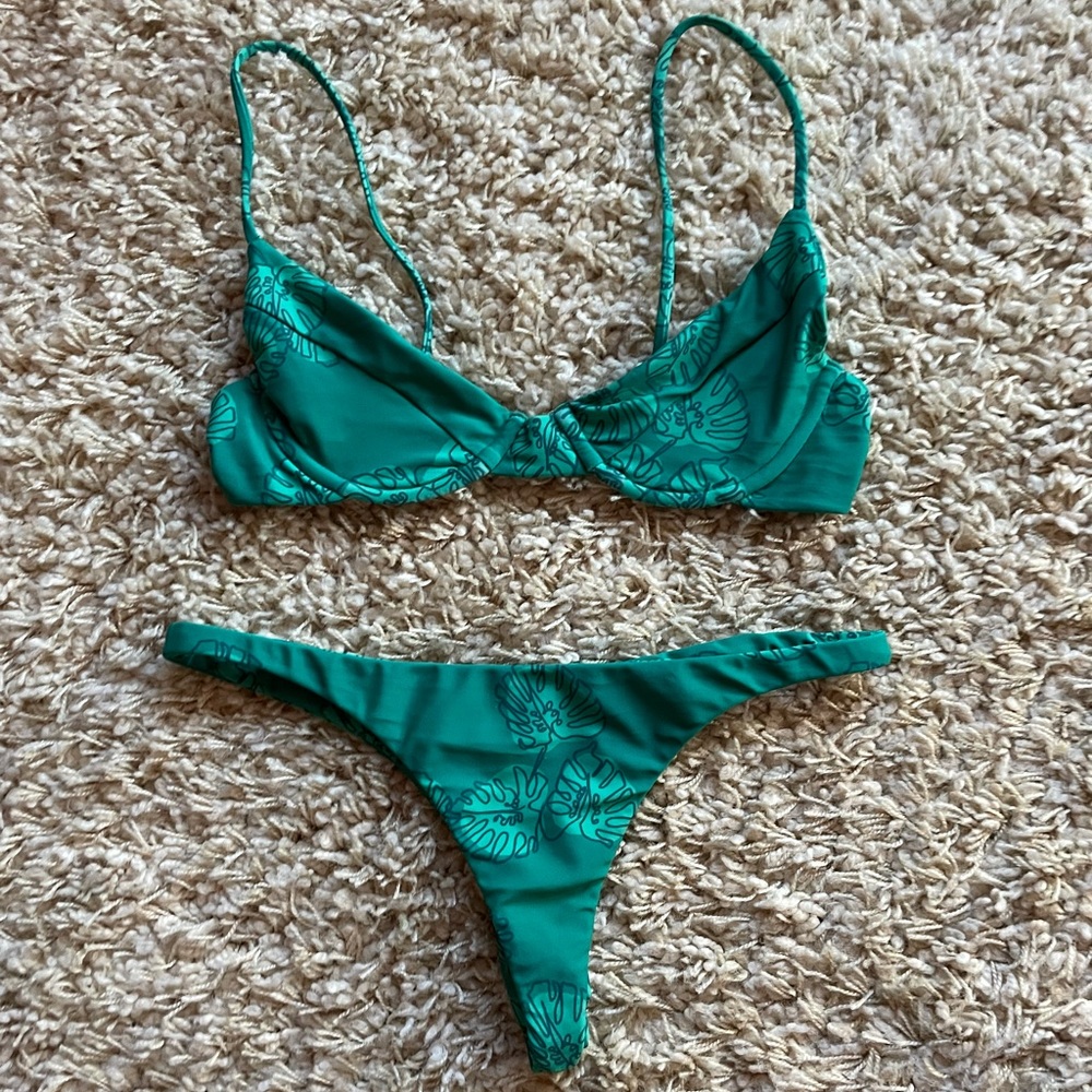 $160 p/v Benoa monstera set